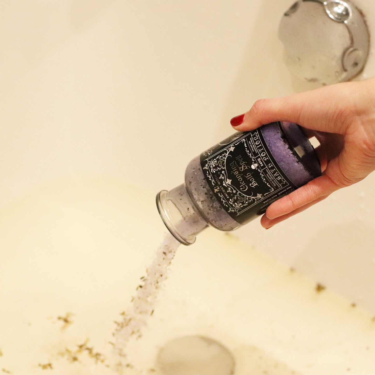 Ancient Witch Bath Potion & Clear Quartz Amulet: Cleansing