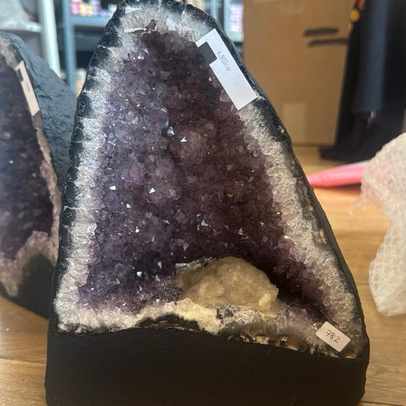 4.95kg Amethyst Chapel with Calcite