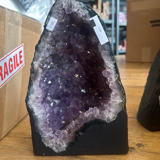 4.5kg Amethyst Chapel
