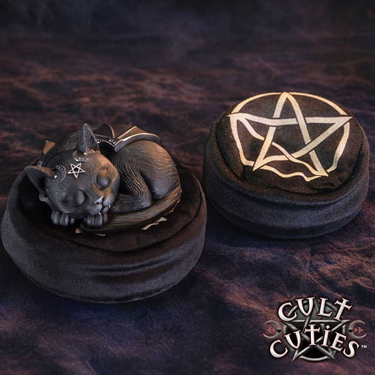 Cult Cuties: Malpuss Dreams